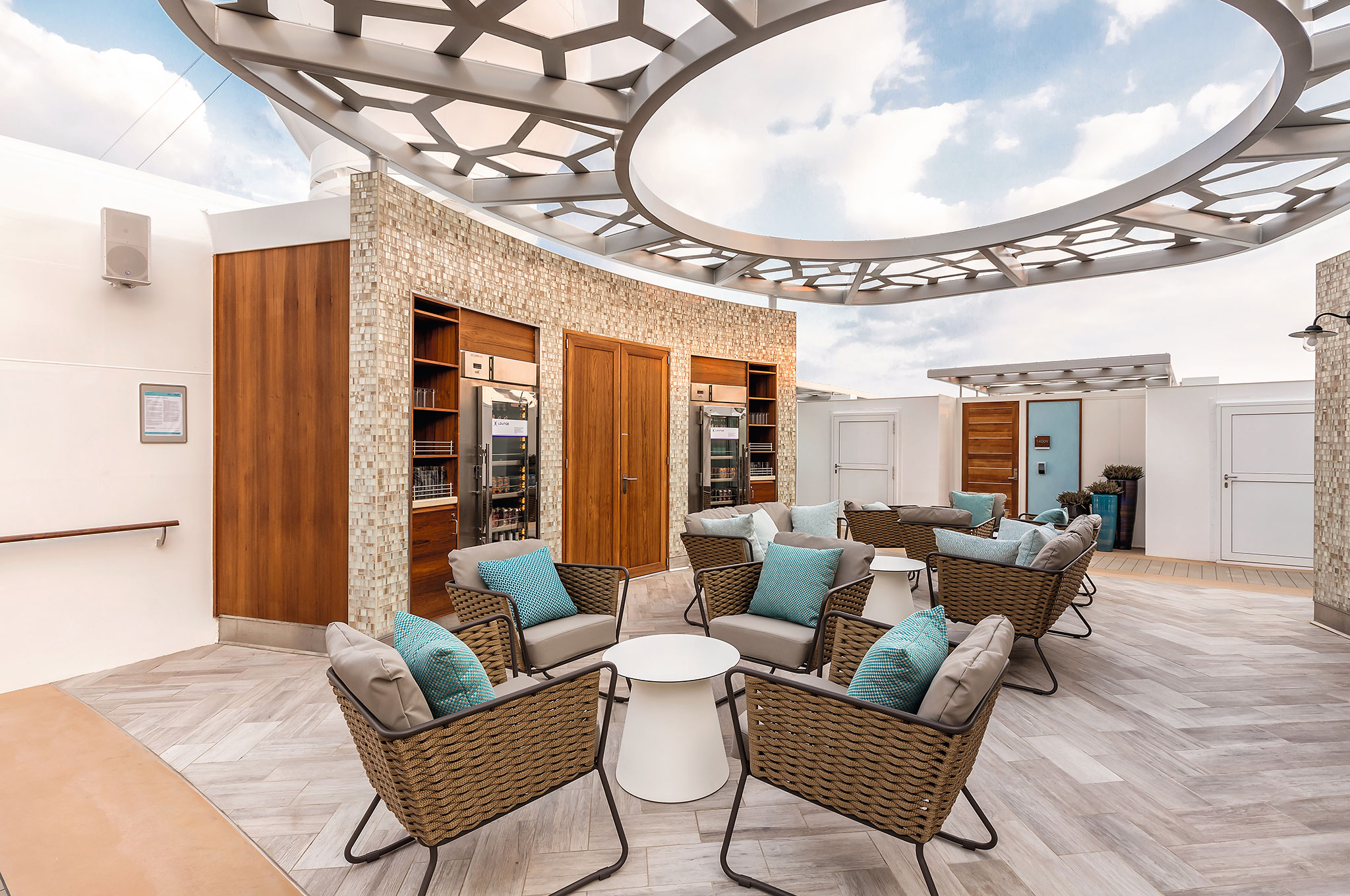 Uno de los encantadores rincones del solarium reservado a los pasajeros que viajan en Suite a bordo del Mein Schiff 6 CRUCERO MAR & MUSICA CRUCERO FILARMONICA DE VIENA CRUCERO MUSICAL CRUCERO MUSITOUR CRUCERO MUSICA JUNTOS CRUCERO MUSITRAVEL CRUCERO MUSIC CRUISE WIENER PHILARMONIC CRUISE CRUCERO SINFONICA DE VIENA CRUCERO ORQUESTA VIENA CRUCERO MUSICAL CRUCERO DE LUJO ORQUESTA CRUCERO MUSICA CLASICA CRUCERO OPERA CRUCEROS MUSICALES RESERVA CRUCERO FILARMONICA DE VIENA WIENER PHILHARMONIKER KREUZFAHRTEN VIENNA PHILARMONIC ORCHESTRA CRUISE MUSIC CRUISE CLASSICAL MUSIC CRUISE OFERTAS CRUCEROS MUSICA CRUCEROS AMANTES DE LA MUSICA CRUCEROS AMIGOS DE LA OPERA CRUCEROS AFICIONADOS MUSICA CRUCEROS CON CONCIERTOS MEIN SCHIFF 6 CRUCEROS #FilarmonicadeViena #WienerPhilharmoniker #ViennaPhilarmonic #OrchestraCruise #CruceroMusical #Musitour #MusicaJuntos #CruceroClick #CrucerosMusicales